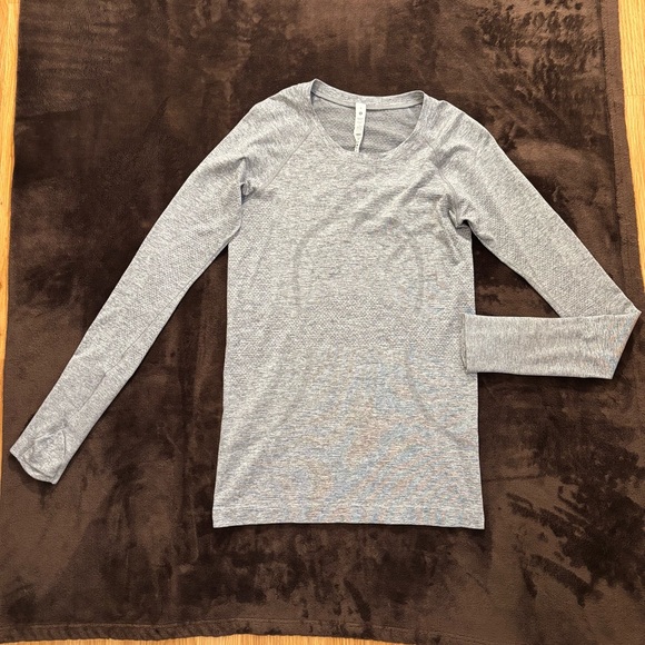 lululemon athletica Tops - Lululemon Gray Swiftly Tech Long Sleeve Women’s Size 6 Shirt 2.0 Hip Length